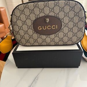 Gucci Crossbody Neo vintage GG camera bag purse! EUC!!